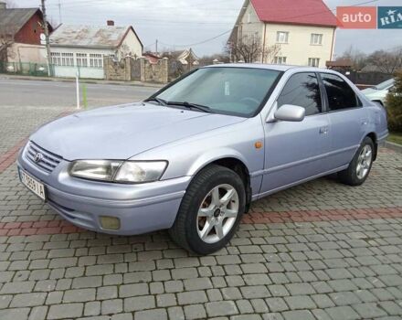 Серый Тойота Камри, объемом двигателя 2.2 л и пробегом 350 тыс. км за 2750 $, фото 1 на Automoto.ua