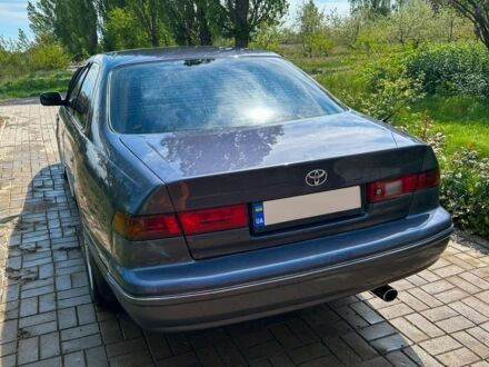 Тойота Камрі 1998 у Изюме на Automoto.ua Сірий Тойота Камрі, об'ємом двигуна 2.2 л та пробігом 195 тис. км за 4476 $, фото 1 на Automoto.ua