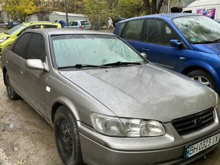 Сірий Тойота Камрі, об'ємом двигуна 2.2 л та пробігом 400 тис. км за 2900 $, фото 1 на Automoto.ua