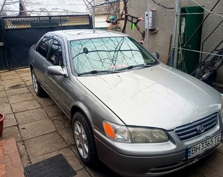 Серый Тойота Камри, объемом двигателя 2.2 л и пробегом 320 тыс. км за 4000 $, фото 1 на Automoto.ua