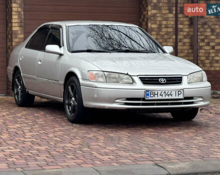 Серый Тойота Камри, объемом двигателя 2.2 л и пробегом 320 тыс. км за 2600 $, фото 1 на Automoto.ua