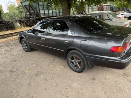 Серый Тойота Камри, объемом двигателя 3 л и пробегом 320 тыс. км за 4000 $, фото 1 на Automoto.ua