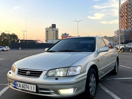 Тойота Камрі 2001 у Києві на Automoto.ua Сірий Тойота Камрі, об'ємом двигуна 3 л та пробігом 313 тис. км за 6000 $, фото 1 на Automoto.ua
