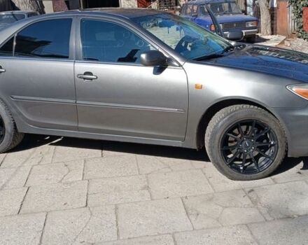 Серый Тойота Камри, объемом двигателя 3 л и пробегом 417 тыс. км за 6300 $, фото 1 на Automoto.ua