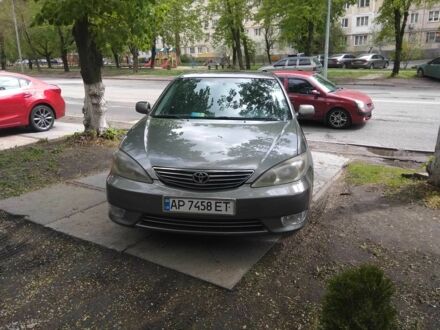 Серый Тойота Камри, объемом двигателя 2.4 л и пробегом 360 тыс. км за 4800 $, фото 1 на Automoto.ua