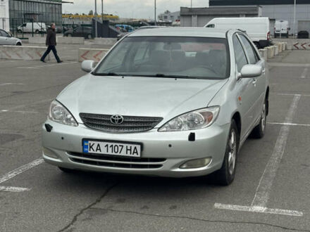 Серый Тойота Камри, объемом двигателя 2.4 л и пробегом 229 тыс. км за 3800 $, фото 1 на Automoto.ua