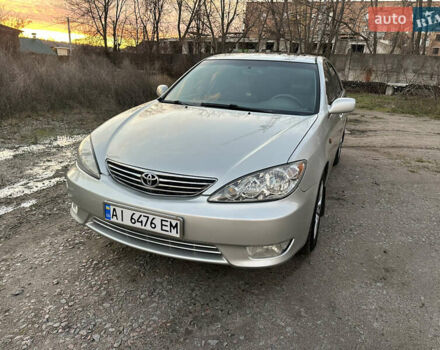 Серый Тойота Камри, объемом двигателя 3 л и пробегом 230 тыс. км за 4500 $, фото 1 на Automoto.ua