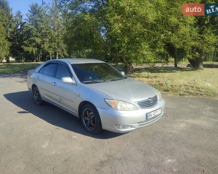 Серый Тойота Камри, объемом двигателя 2.36 л и пробегом 308 тыс. км за 4500 $, фото 1 на Automoto.ua