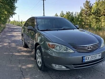 Тойота Камри 2004 в Харькове на Automoto.ua Серый Тойота Камри, объемом двигателя 2.37 л и пробегом 320 тыс. км за 5700 $, фото 1 на Automoto.ua