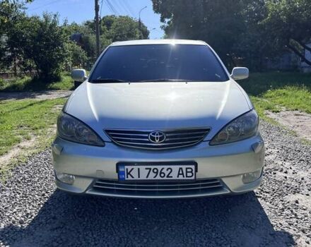 Сірий Тойота Камрі, об'ємом двигуна 2.4 л та пробігом 300 тис. км за 6000 $, фото 1 на Automoto.ua
