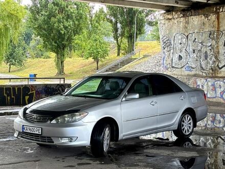 Серый Тойота Камри, объемом двигателя 2.4 л и пробегом 520 тыс. км за 6200 $, фото 1 на Automoto.ua