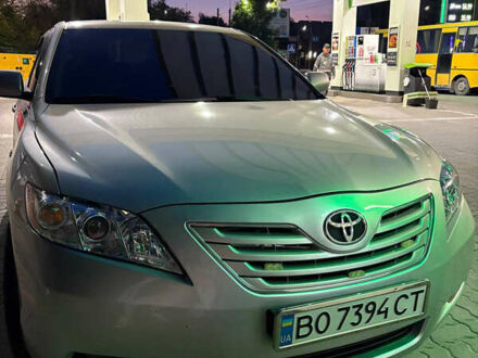 Серый Тойота Камри, объемом двигателя 2.4 л и пробегом 348 тыс. км за 8000 $, фото 1 на Automoto.ua