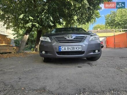 Сірий Тойота Камрі, об'ємом двигуна 2.4 л та пробігом 284 тис. км за 8000 $, фото 1 на Automoto.ua
