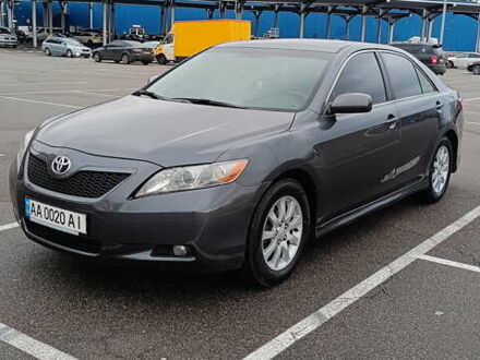Сірий Тойота Камрі, об'ємом двигуна 2.4 л та пробігом 250 тис. км за 8300 $, фото 1 на Automoto.ua
