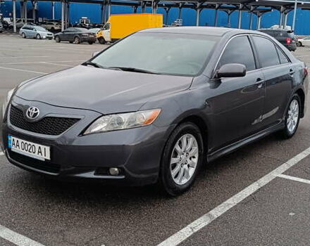 Серый Тойота Камри, объемом двигателя 2.4 л и пробегом 250 тыс. км за 8300 $, фото 1 на Automoto.ua