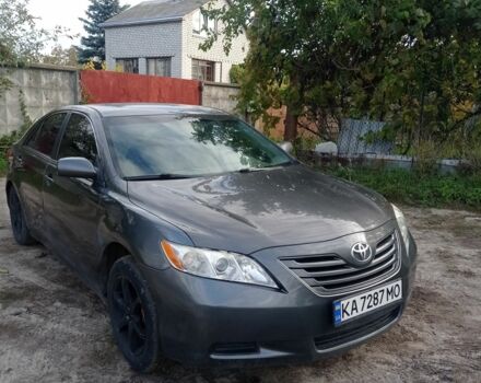 Сірий Тойота Камрі, об'ємом двигуна 2.4 л та пробігом 240 тис. км за 6683 $, фото 1 на Automoto.ua