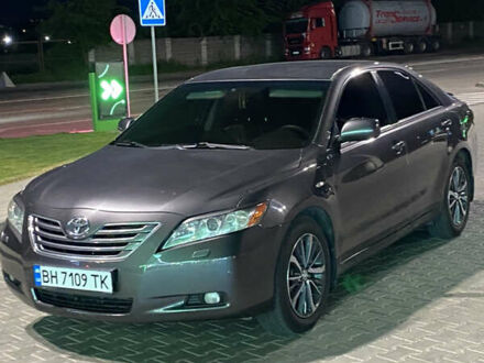 Серый Тойота Камри, объемом двигателя 2.36 л и пробегом 300 тыс. км за 9300 $, фото 1 на Automoto.ua