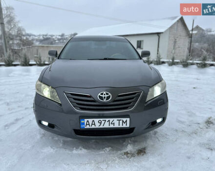 Серый Тойота Камри, объемом двигателя 3.5 л и пробегом 298 тыс. км за 8300 $, фото 1 на Automoto.ua