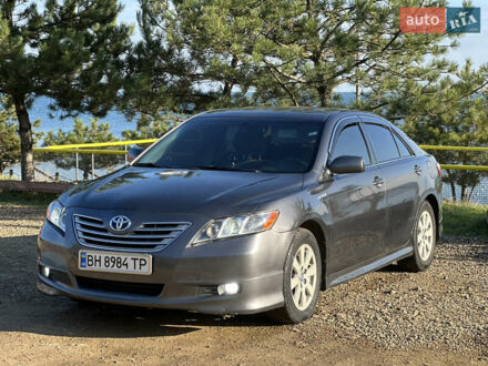 Серый Тойота Камри, объемом двигателя 2.4 л и пробегом 271 тыс. км за 8990 $, фото 1 на Automoto.ua