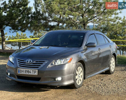 Сірий Тойота Камрі, об'ємом двигуна 2.4 л та пробігом 271 тис. км за 8990 $, фото 1 на Automoto.ua