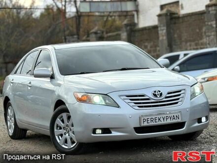 Серый Тойота Камри, объемом двигателя 3.5 л и пробегом 197 тыс. км за 8600 $, фото 1 на Automoto.ua