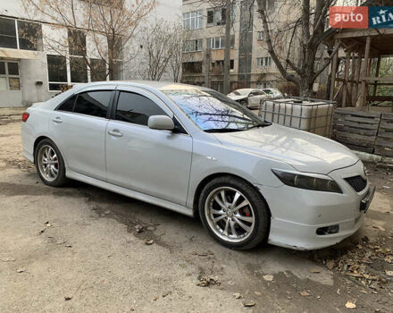 Сірий Тойота Камрі, об'ємом двигуна 3.46 л та пробігом 200 тис. км за 7700 $, фото 1 на Automoto.ua