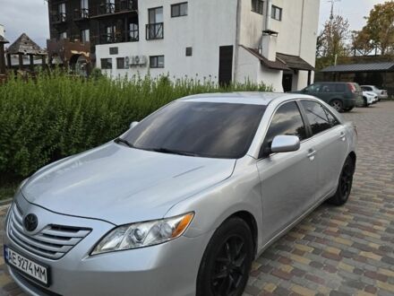 Серый Тойота Камри, объемом двигателя 2.4 л и пробегом 217 тыс. км за 7500 $, фото 1 на Automoto.ua