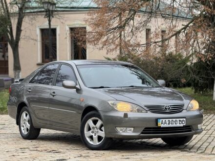 Сірий Тойота Камрі, об'ємом двигуна 3 л та пробігом 208 тис. км за 8999 $, фото 1 на Automoto.ua