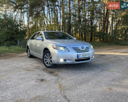 Серый Тойота Камри, объемом двигателя 2.4 л и пробегом 272 тыс. км за 7500 $, фото 1 на Automoto.ua