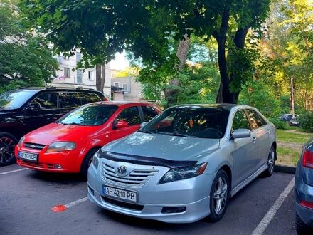 Серый Тойота Камри, объемом двигателя 3.5 л и пробегом 282 тыс. км за 8000 $, фото 1 на Automoto.ua