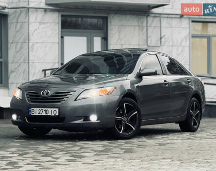 Серый Тойота Камри, объемом двигателя 3.46 л и пробегом 390 тыс. км за 6900 $, фото 1 на Automoto.ua