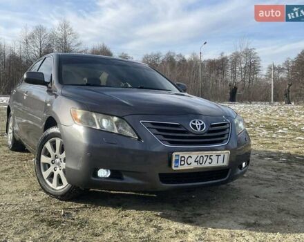 Серый Тойота Камри, объемом двигателя 2.4 л и пробегом 292 тыс. км за 7500 $, фото 1 на Automoto.ua