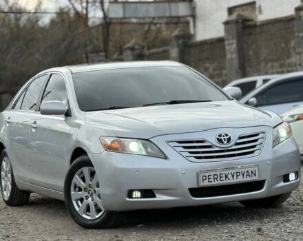 Сірий Тойота Камрі, об'ємом двигуна 3.5 л та пробігом 196 тис. км за 8999 $, фото 1 на Automoto.ua