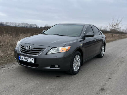 Серый Тойота Камри, объемом двигателя 2.36 л и пробегом 230 тыс. км за 9200 $, фото 1 на Automoto.ua