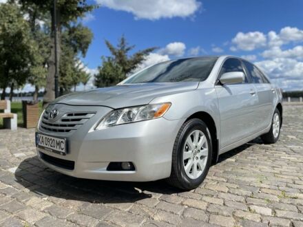 Серый Тойота Камри, объемом двигателя 2.4 л и пробегом 307 тыс. км за 7200 $, фото 1 на Automoto.ua