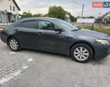 Серый Тойота Камри, объемом двигателя 2.4 л и пробегом 266 тыс. км за 5750 $, фото 1 на Automoto.ua