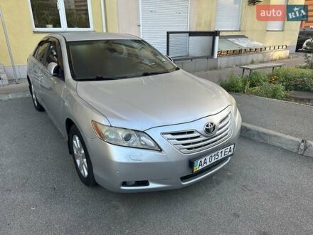 Серый Тойота Камри, объемом двигателя 2.4 л и пробегом 582 тыс. км за 7300 $, фото 1 на Automoto.ua