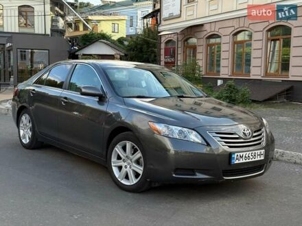 Сірий Тойота Камрі, об'ємом двигуна 2.4 л та пробігом 372 тис. км за 8200 $, фото 1 на Automoto.ua