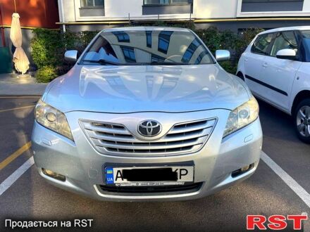 Серый Тойота Камри, объемом двигателя 3.5 л и пробегом 400 тыс. км за 8000 $, фото 1 на Automoto.ua