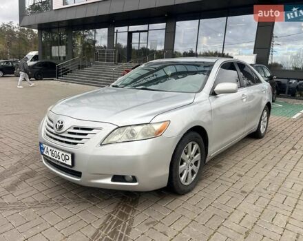 Серый Тойота Камри, объемом двигателя 2.4 л и пробегом 210 тыс. км за 7999 $, фото 1 на Automoto.ua