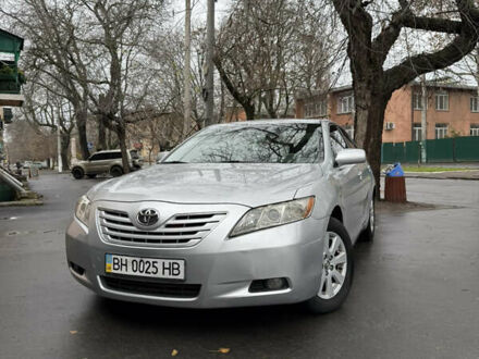 Серый Тойота Камри, объемом двигателя 3.96 л и пробегом 255 тыс. км за 8500 $, фото 1 на Automoto.ua