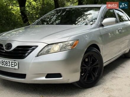 Серый Тойота Камри, объемом двигателя 2.4 л и пробегом 308 тыс. км за 7799 $, фото 1 на Automoto.ua