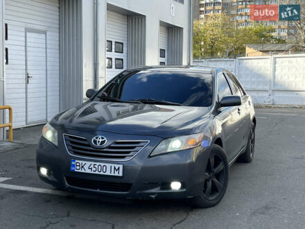 Сірий Тойота Камрі, об'ємом двигуна 3.5 л та пробігом 325 тис. км за 6999 $, фото 1 на Automoto.ua