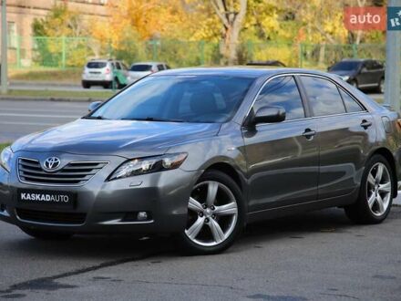 Серый Тойота Камри, объемом двигателя 3.5 л и пробегом 231 тыс. км за 10000 $, фото 1 на Automoto.ua