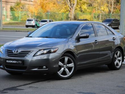Сірий Тойота Камрі, об'ємом двигуна 3.5 л та пробігом 231 тис. км за 10000 $, фото 1 на Automoto.ua