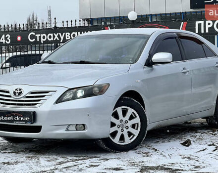 Серый Тойота Камри, объемом двигателя 2.4 л и пробегом 252 тыс. км за 6799 $, фото 1 на Automoto.ua