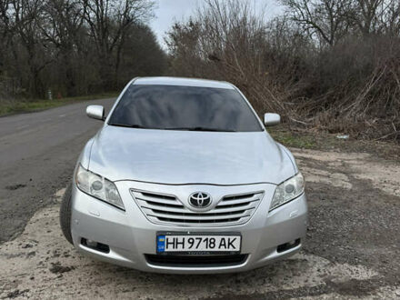 Серый Тойота Камри, объемом двигателя 2.4 л и пробегом 311 тыс. км за 7700 $, фото 1 на Automoto.ua