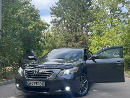 Серый Тойота Камри, объемом двигателя 2.4 л и пробегом 238 тыс. км за 9100 $, фото 1 на Automoto.ua