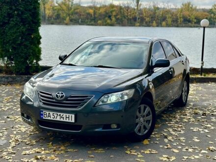 Серый Тойота Камри, объемом двигателя 3.5 л и пробегом 320 тыс. км за 8500 $, фото 1 на Automoto.ua