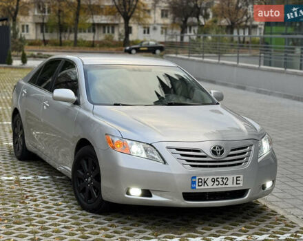 Тойота Камри 2007 в Ровно на Automoto.ua Серый Тойота Камри, объемом двигателя 2.36 л и пробегом 298 тыс. км за 6500 $, фото 1 на Automoto.ua